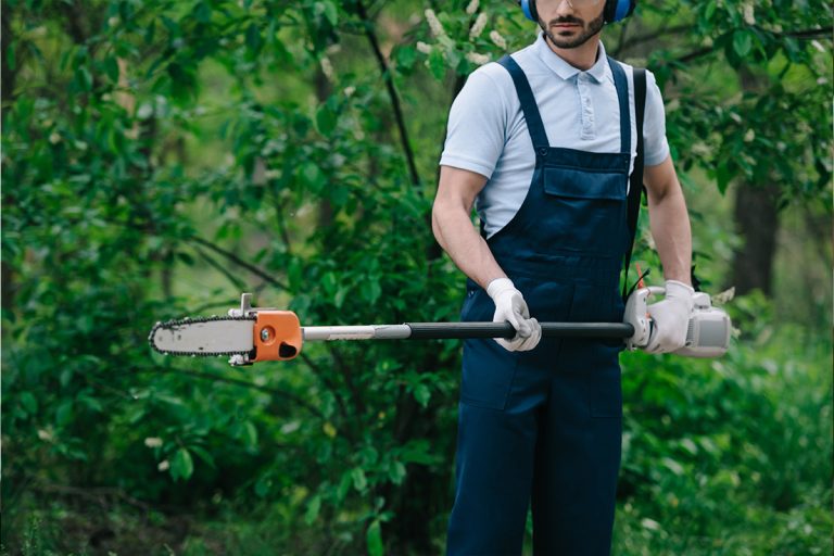 wearhouse-workers-2022-12-24-01-18-23-utc